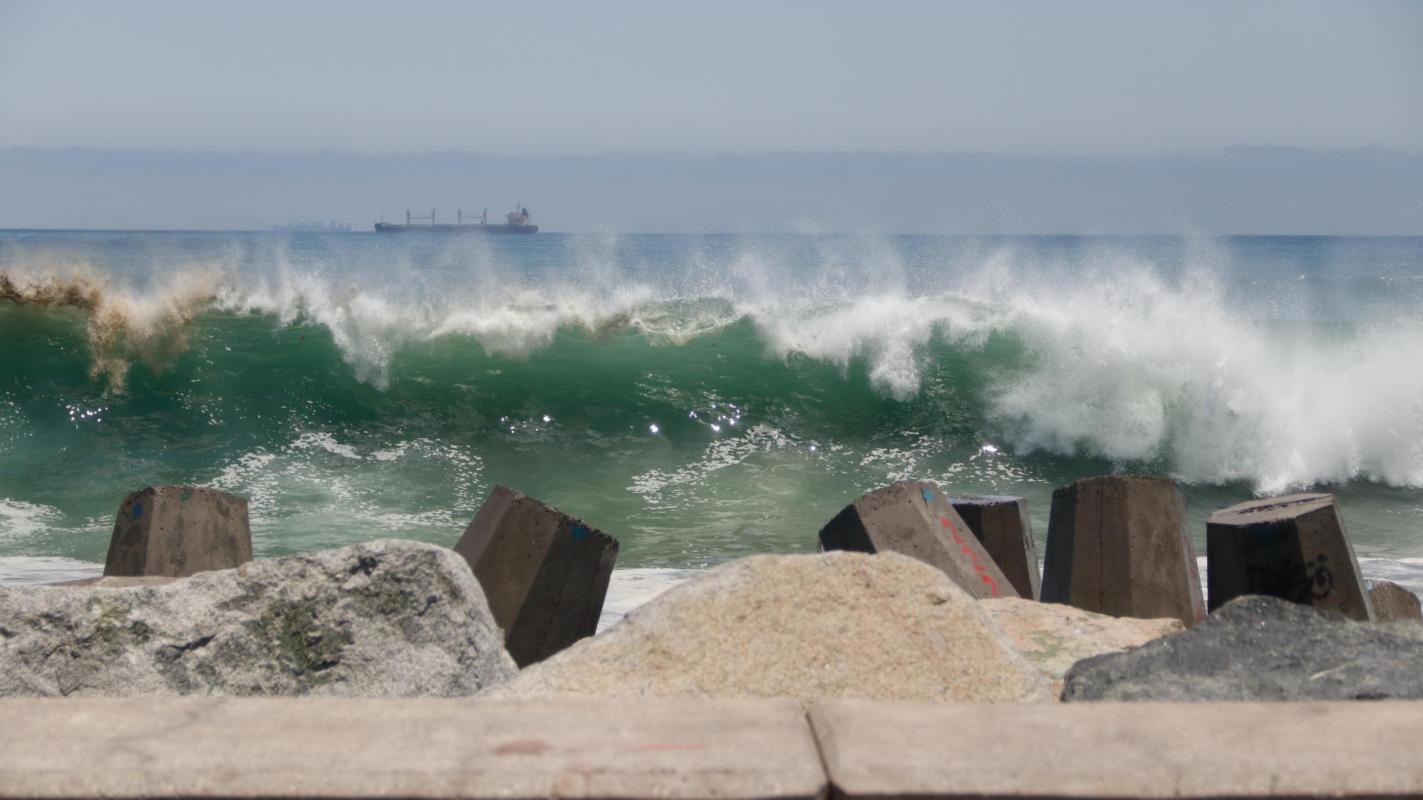 Marejadas afectarán la costa de Ñuble este fin de semana: piden extremar precauciones
