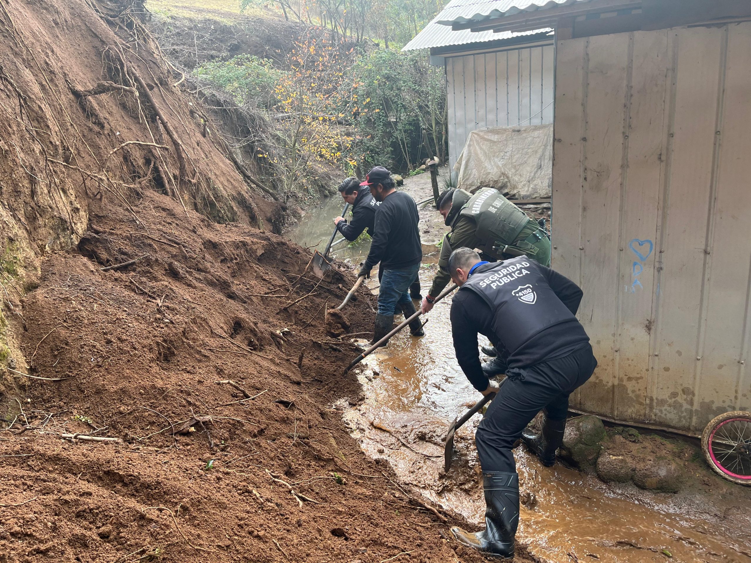Emergencia en Flor de Quihua: acción de equipo municipal de San Carlos permite contener afectación a vivienda rural