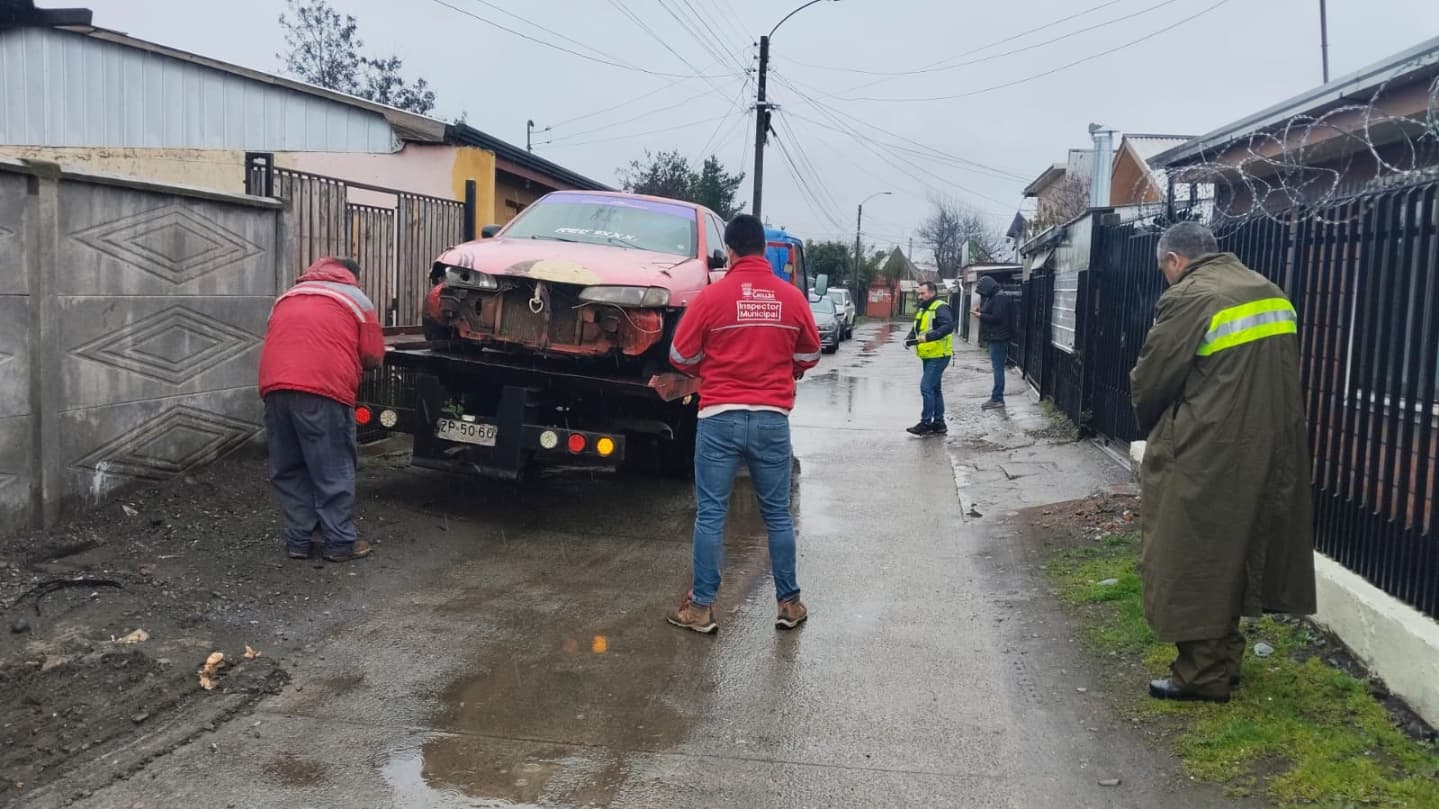 Chillán elimina todos los vehículos abandonados del primer listado municipal: algunos eran usados para delitos