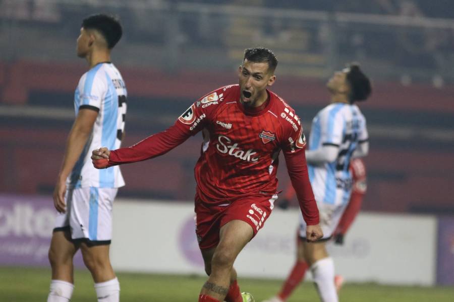 Ñublense se instala en cuartos de final de la Copa Chile tras vencer 2-0 a Magallanes en Chillán