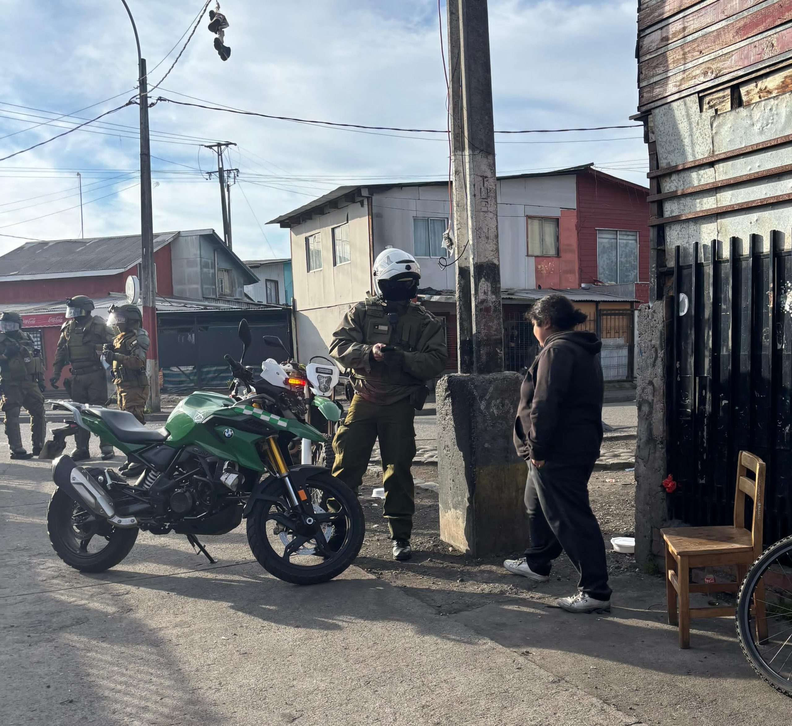 Villa Las Almendras: Carabineros irrumpe y detiene a sujeto con droga en operativo sorpresa