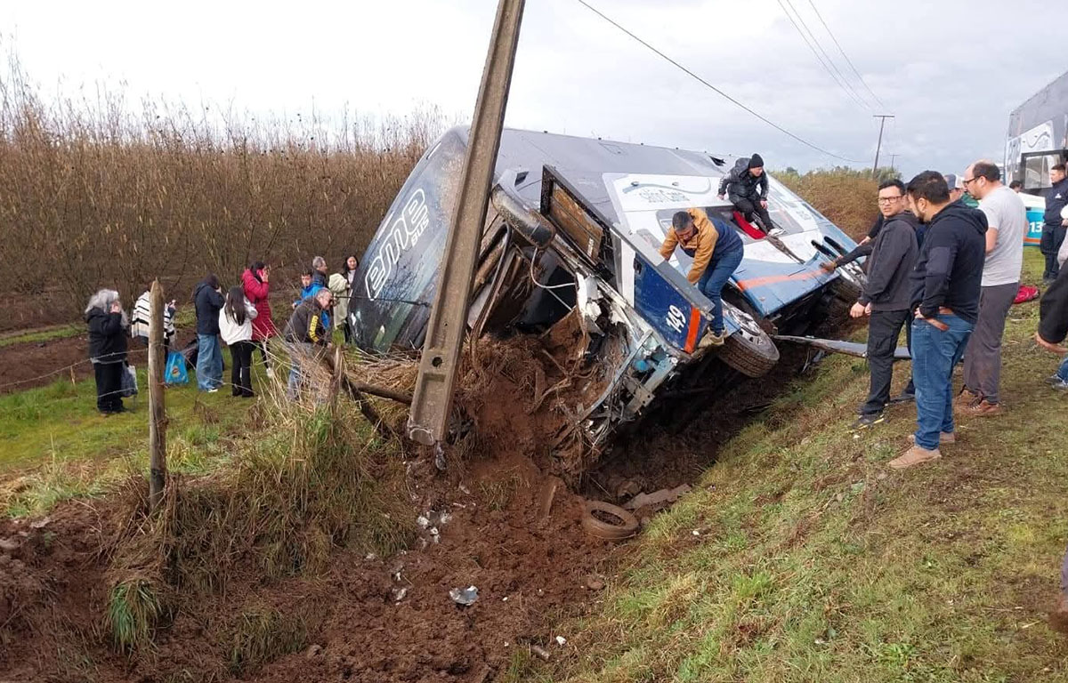 Identifican a fallecido en accidente de bus: era auxiliar de la máquina