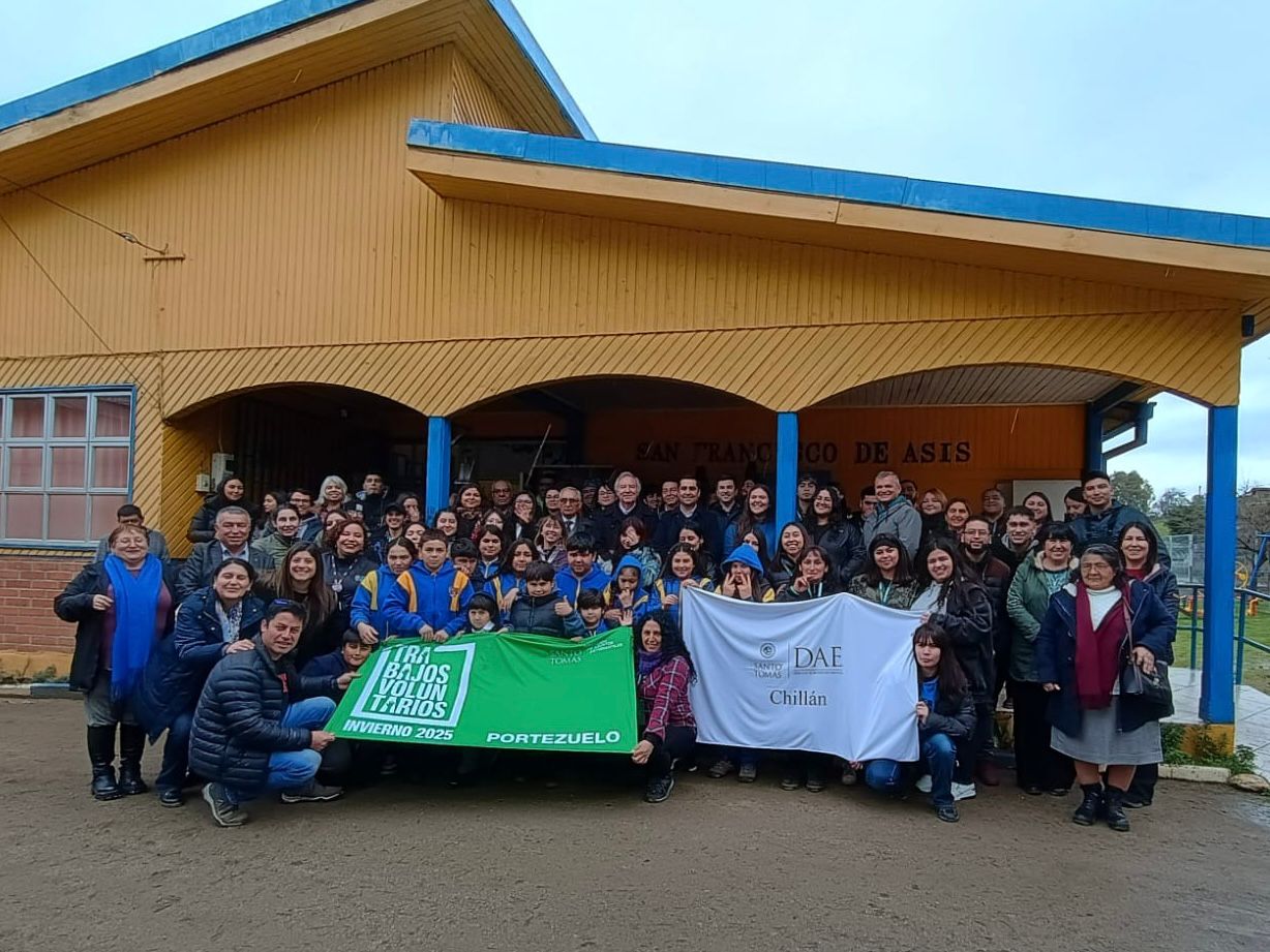 Estudiantes de Santo Tomás llegan a Portezuelo con operativos sociales y mejoras en viviendas