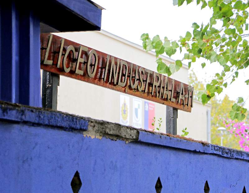 A 15 años del 27-F: Liceo Industrial de Chillán sigue funcionando en containers de emergencia