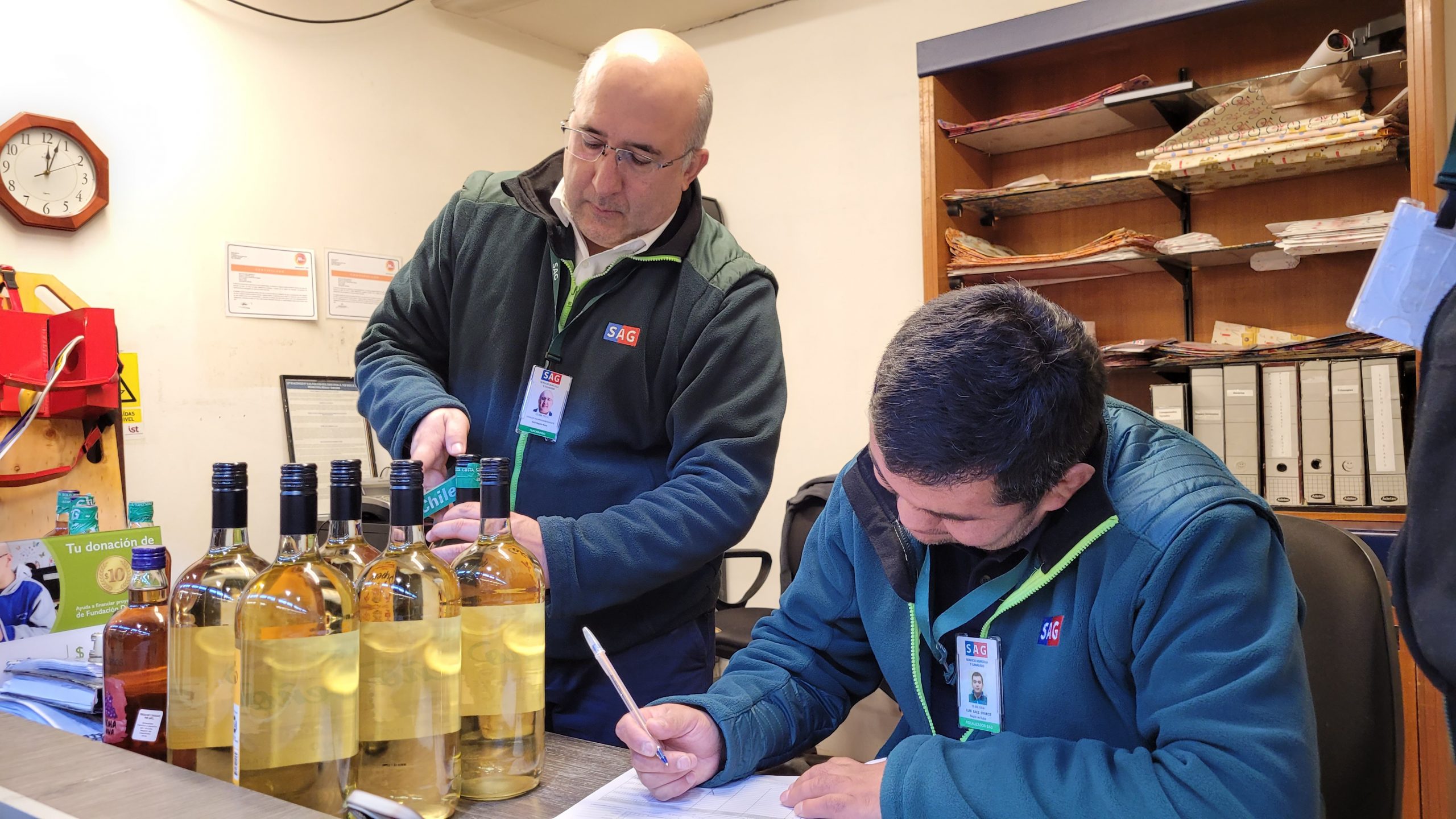 ¡Alerta en Ñuble! Retiran licores peligrosos de botillerías y supermercados