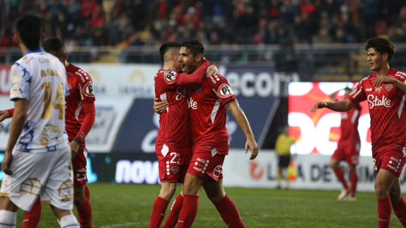 Ñublense aprovecha las oportunidades y supera a Everton en Chillán