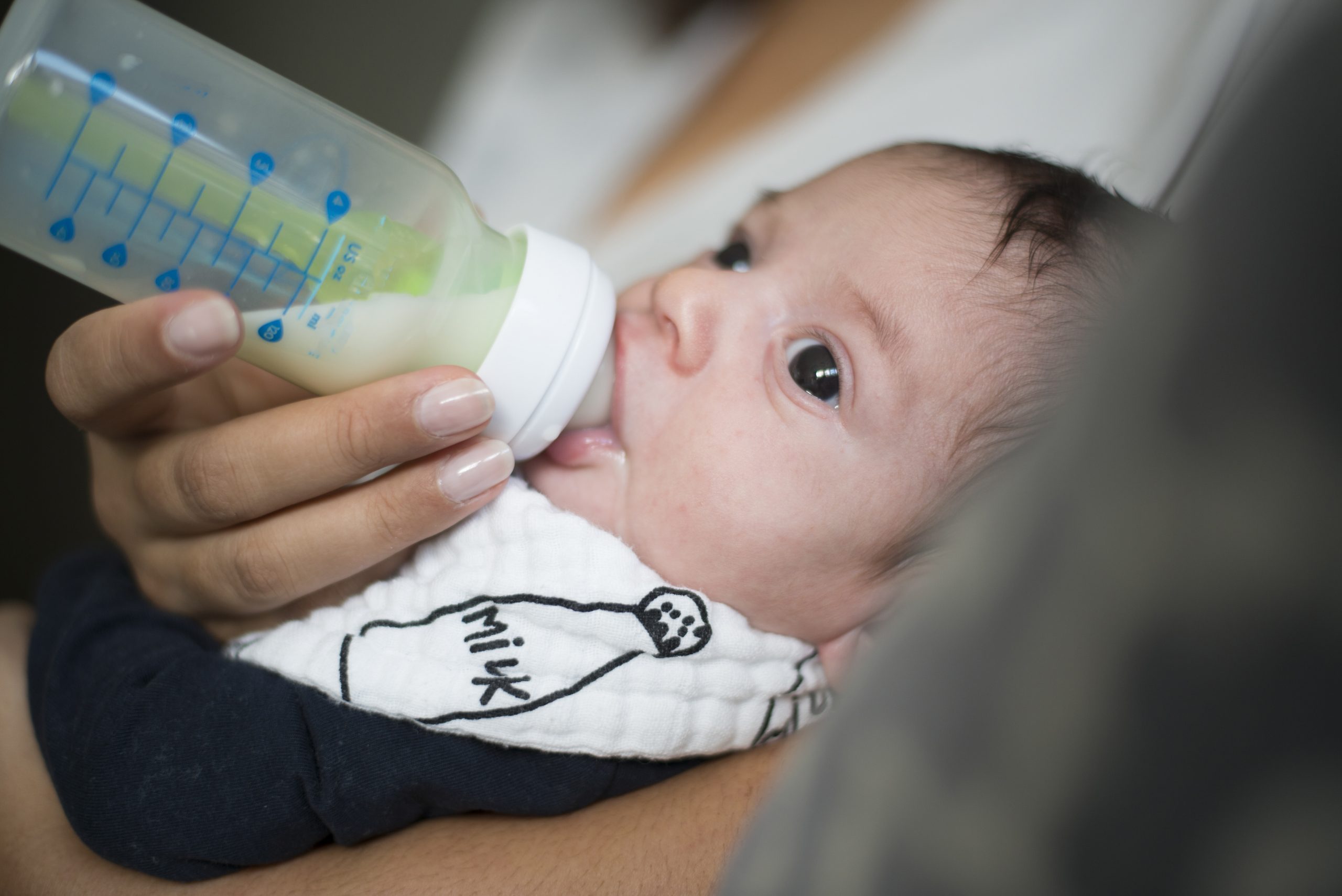 Desabastecimiento nacional de fórmula especial afecta a niños con alergia a la proteína de la leche de vaca