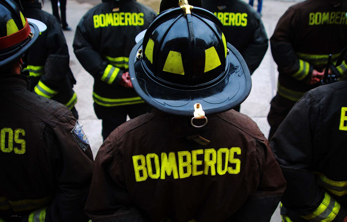 Bomberos de Valparaíso se movilizan a Ñuble para enfrentar incendios forestales