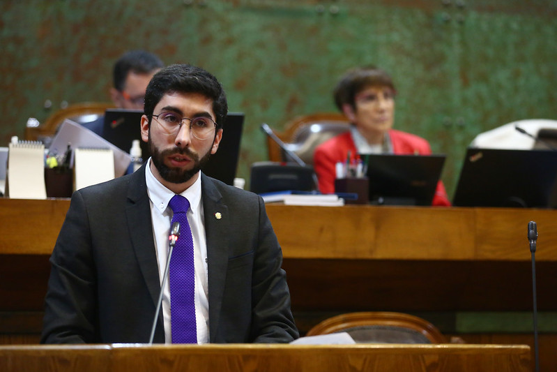 Diputado de Ñuble queda en el centro de polémica por negociaciones en la Cámara