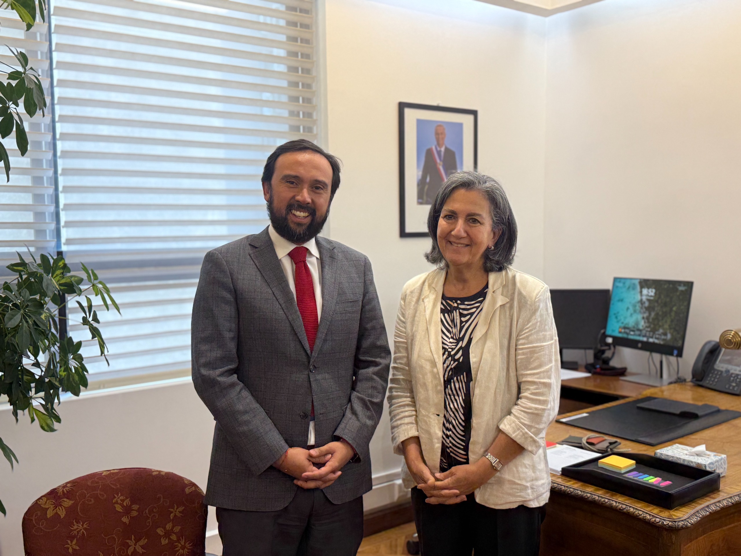 Gobernador Crisóstomo se reúne con Ministra Chomalí