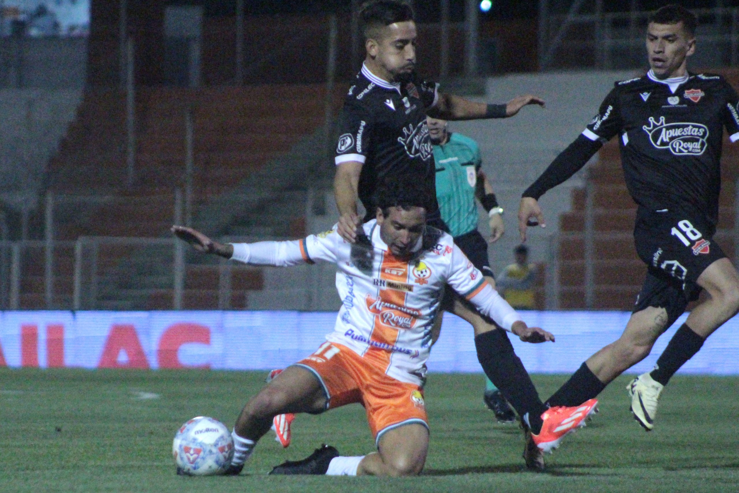 Ñublense empata en la altura y deja buenas señales en su debut en la Copa de la Liga