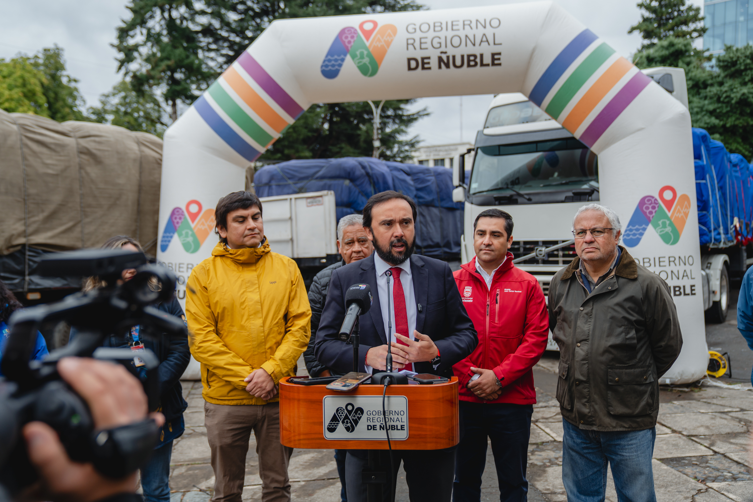 Gobierno Regional de Ñuble y Asociación de Agricultores entregan 48 toneladas de alimento ganadero a comunas afectadas por incendios