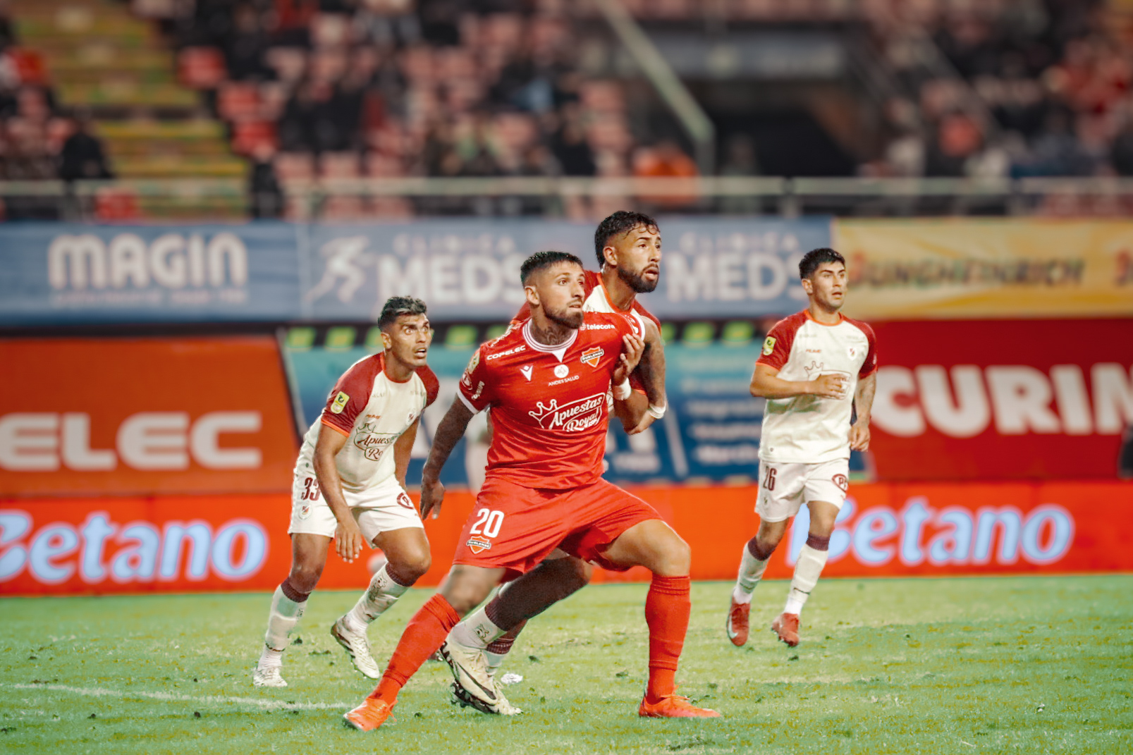 Ñublense dejó escapar dos puntos y terminó rescatando un empate ante La Serena en Chillán