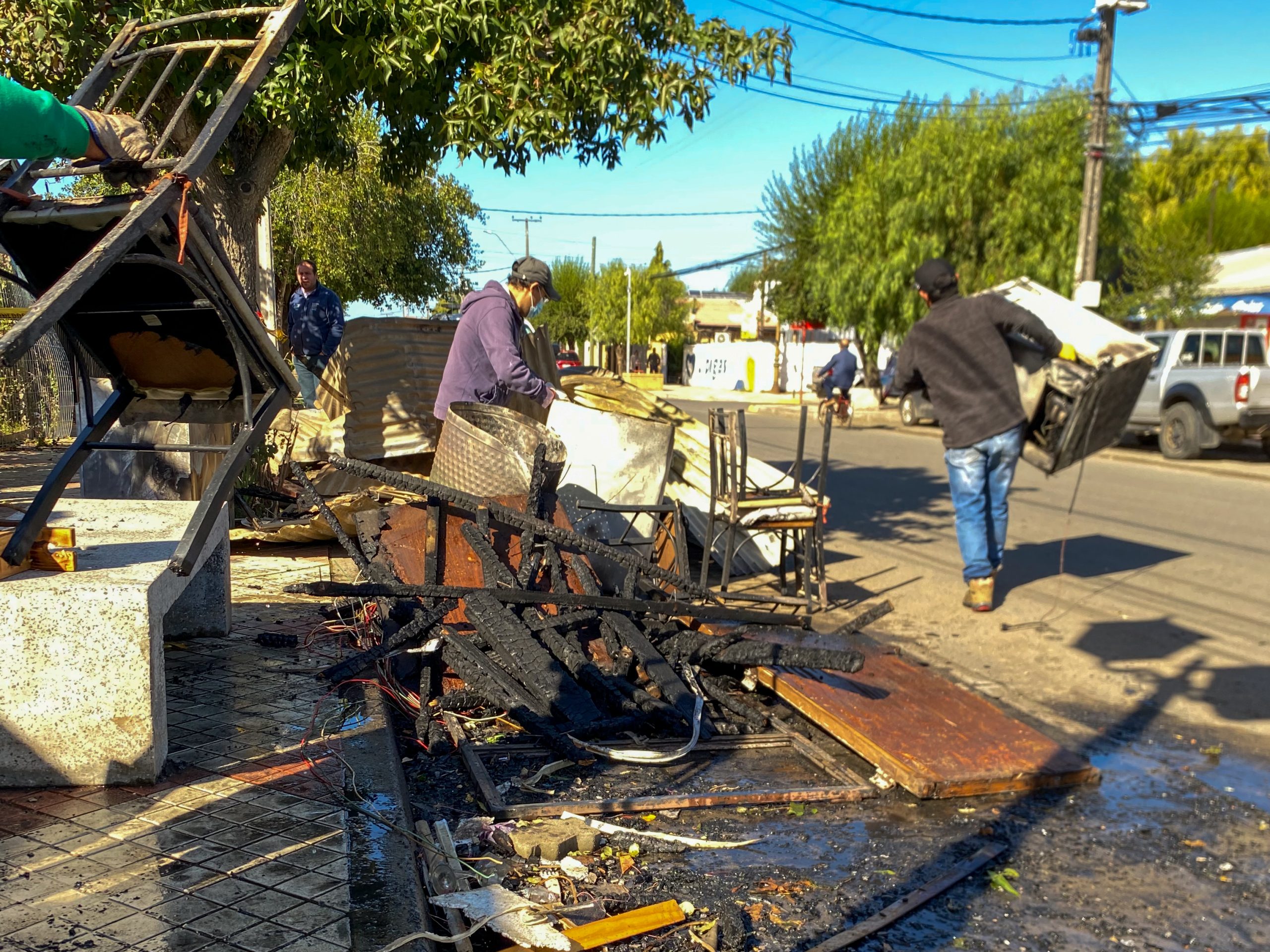 Despliegan apoyo para damnificados por fatal incendio en Ñuble