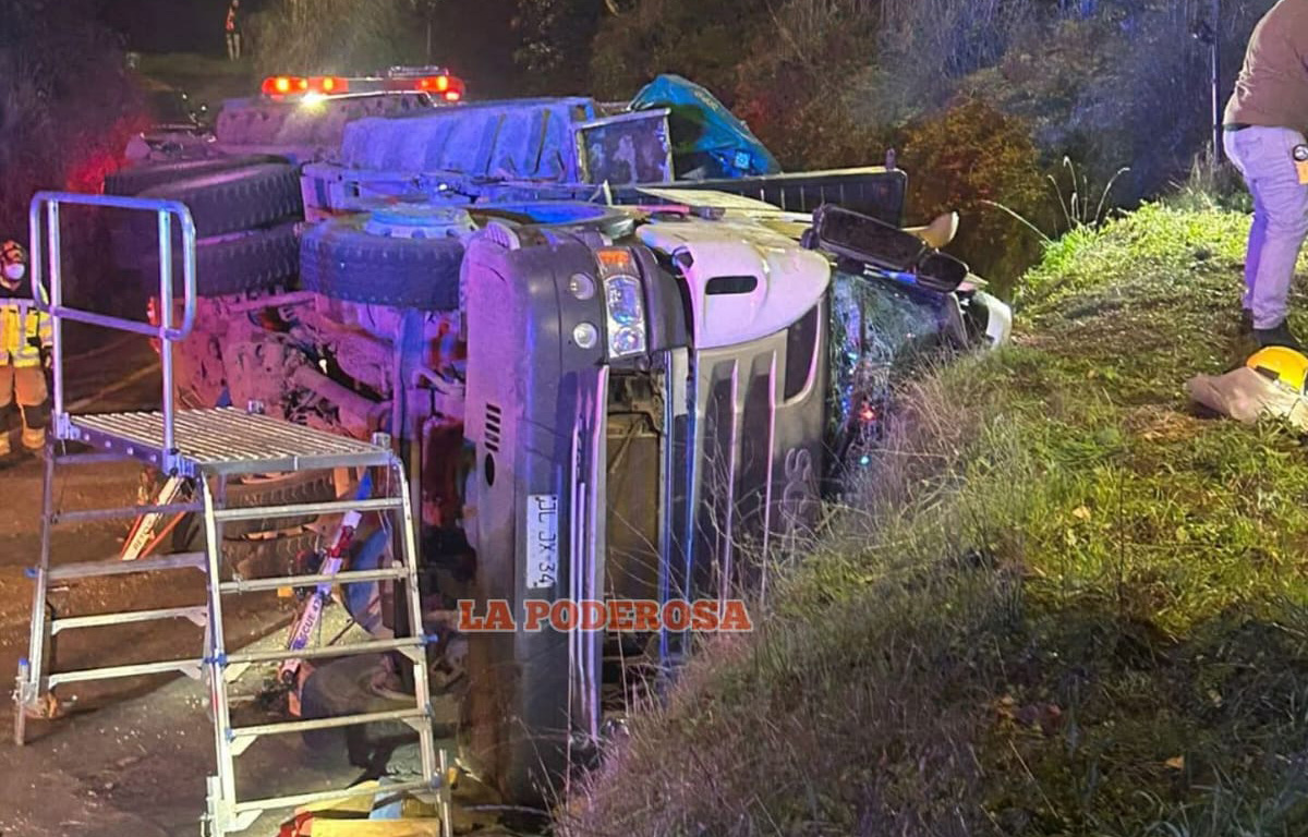Identifican a conductor fallecido tras volcamiento en Pemuco