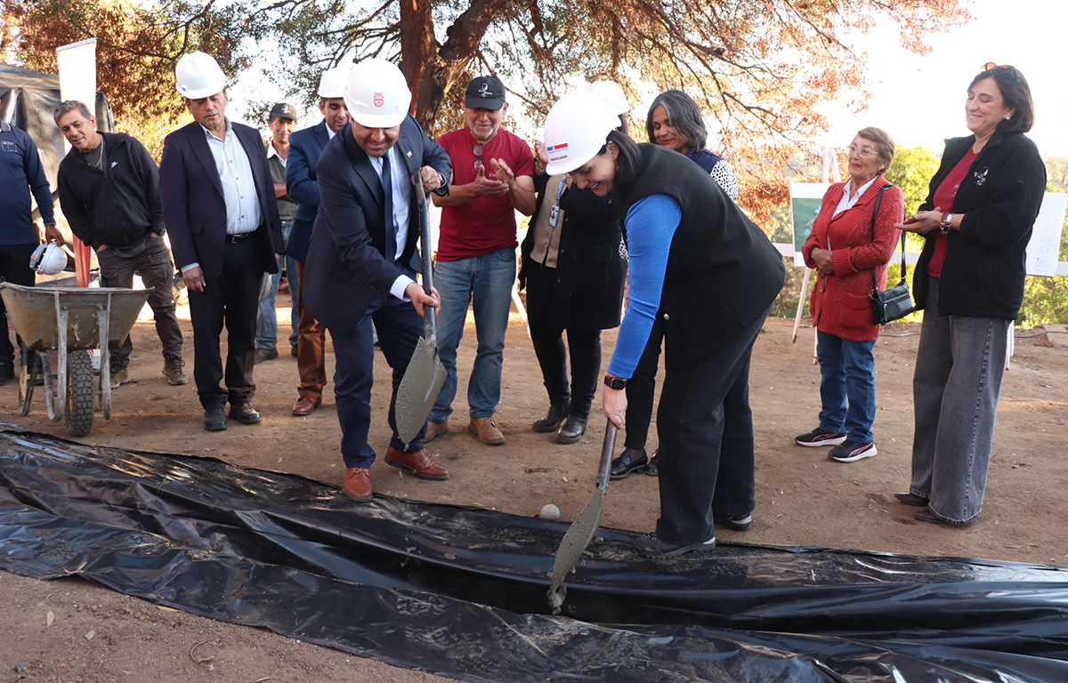Portezuelo inicia reconstrucción: levantan primeras casas tras incendios