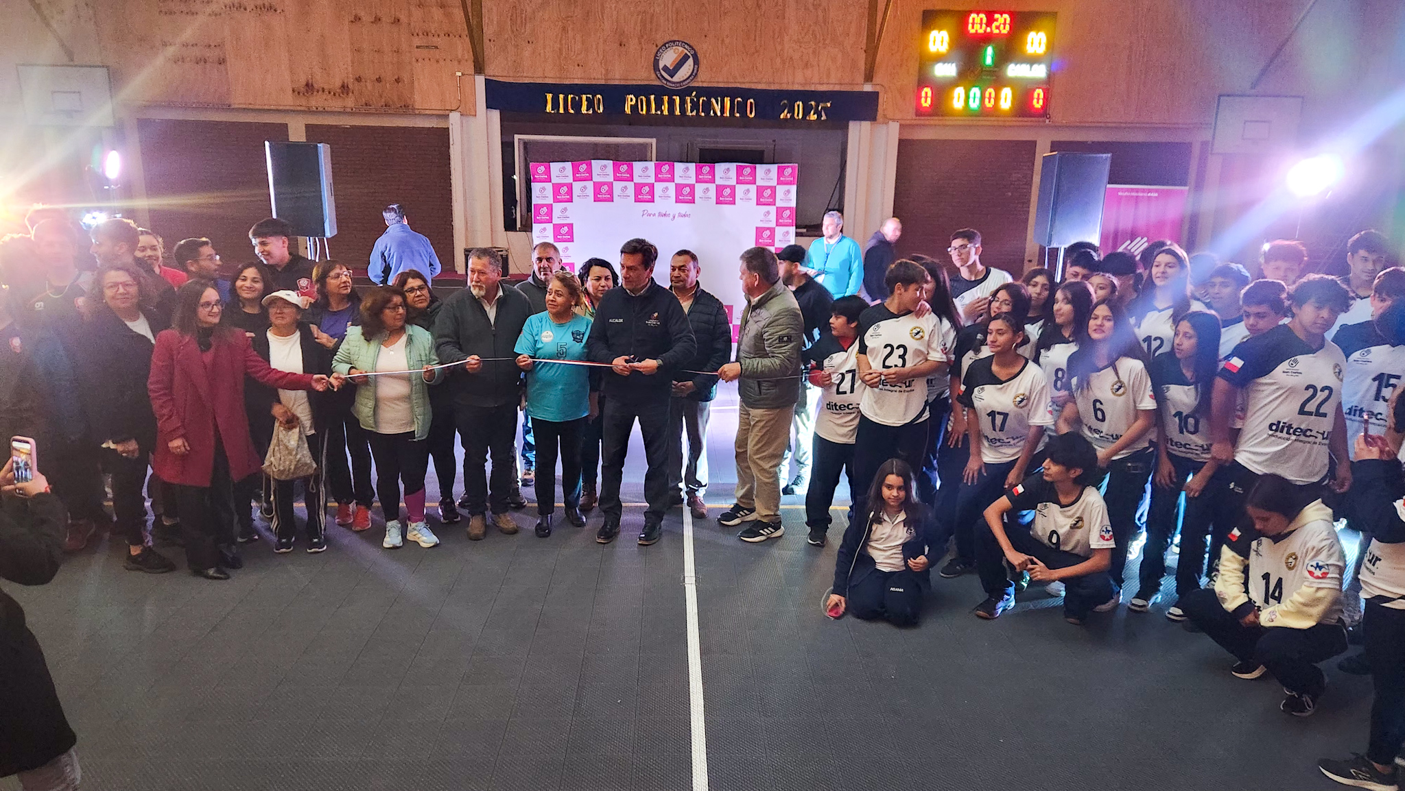 Gimnasio Héctor Aqueveque Aránguiz reabre sus puertas tras millonaria inversión y marca avance en infraestructura deportiva comunal