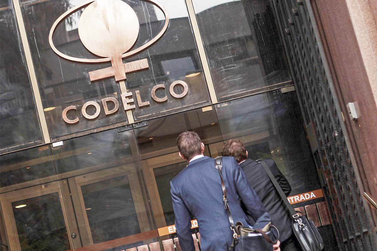 Auditoría destapa millonaria polémica por cifras infladas en Codelco
