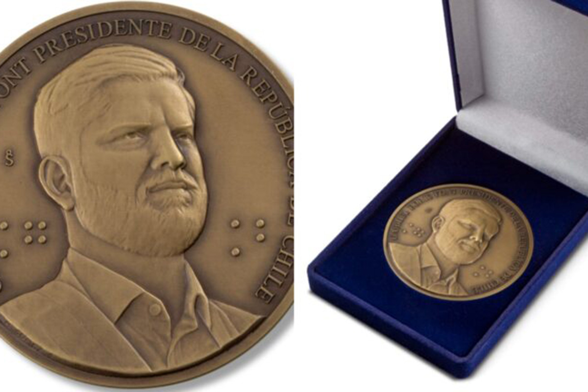 Casa de Moneda lanza medalla de Gabriel Boric y desata reacciones por su precio