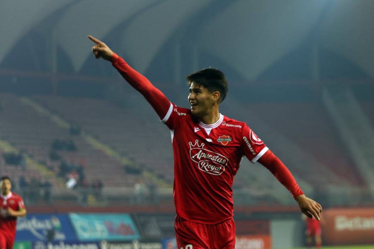 Ñublense rescata empate agónico ante la UC y queda líder de su grupo