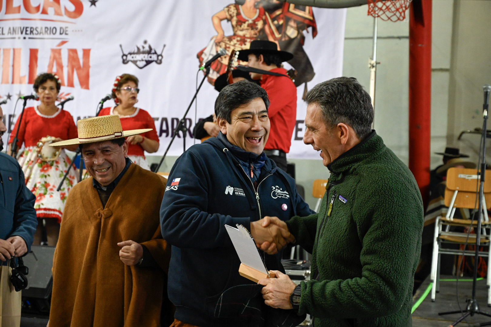 Con 446 cuecas celebran nuevo aniversario de la existencia de Chillán.