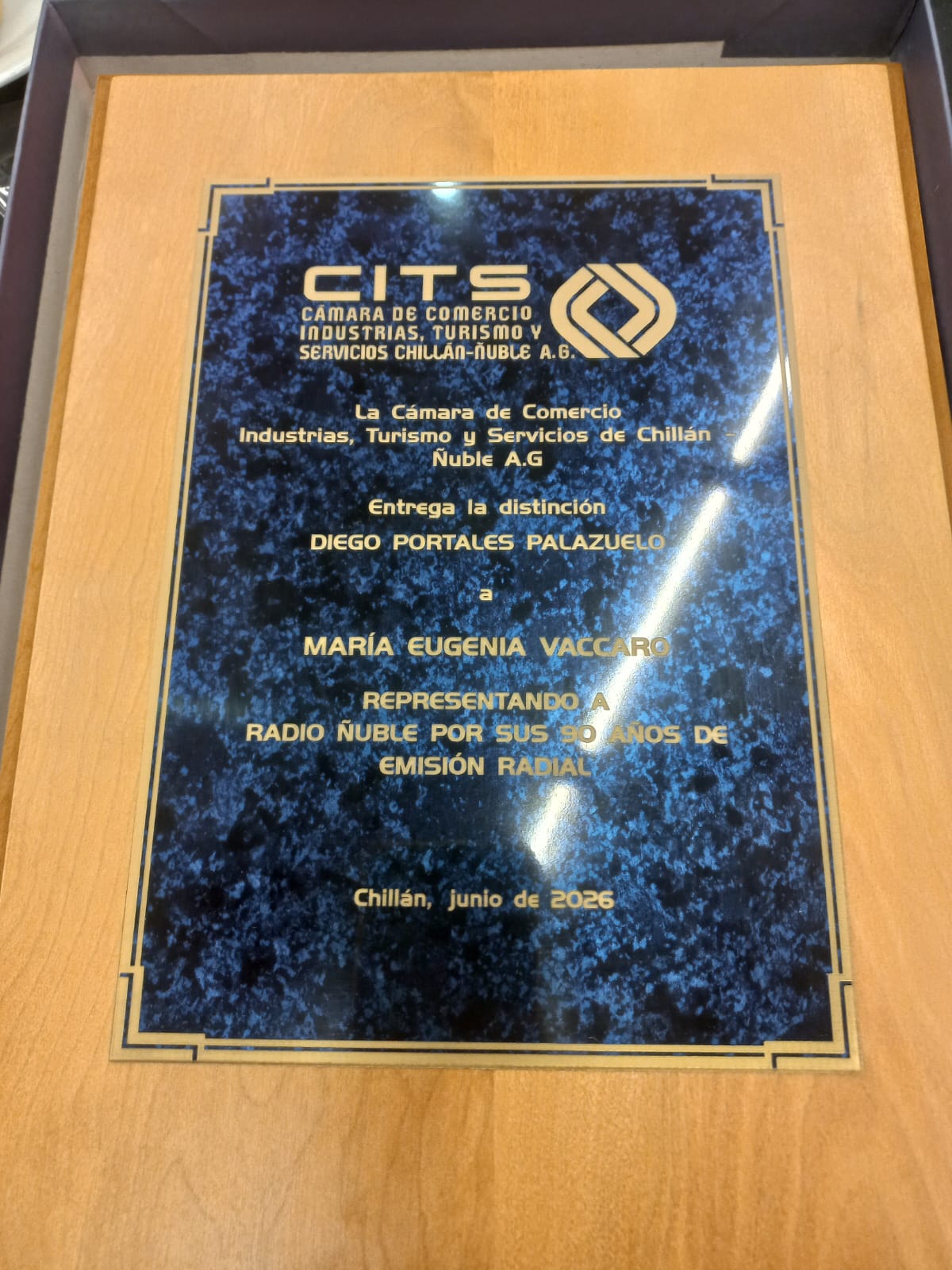 Radio Ñuble recibe distinción.