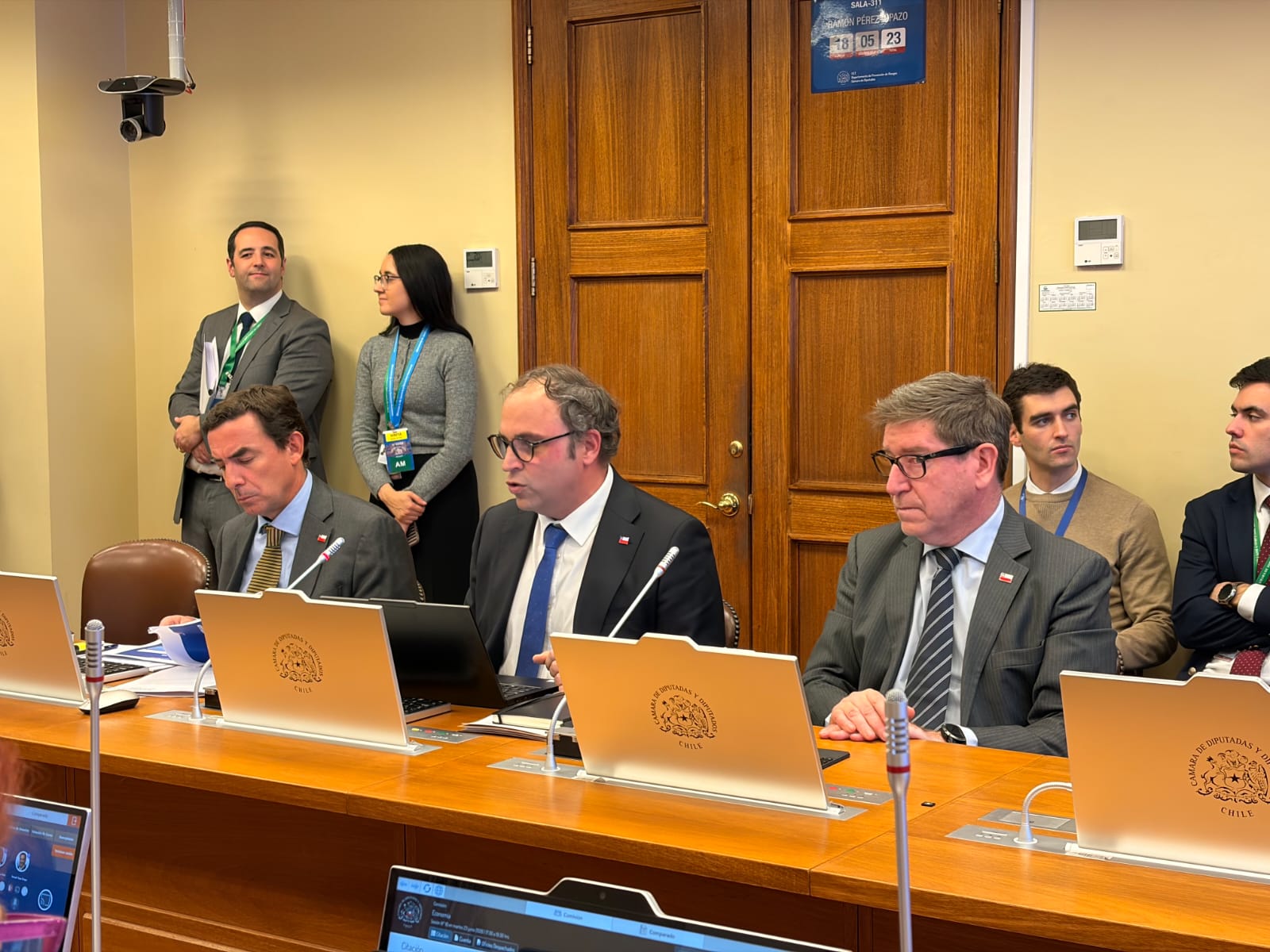 Ministerio de Economía presenta proyecto que moderniza firma electrónica y facilita trámites para Pymes