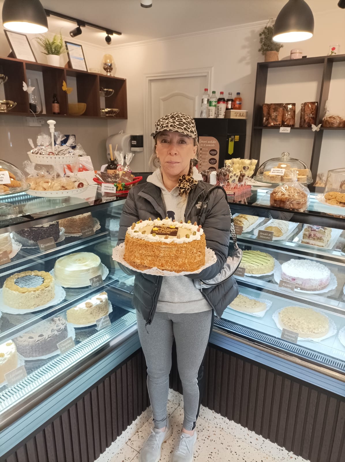 Entrega de la Séptima torta Aniversario de Radio Ñuble.