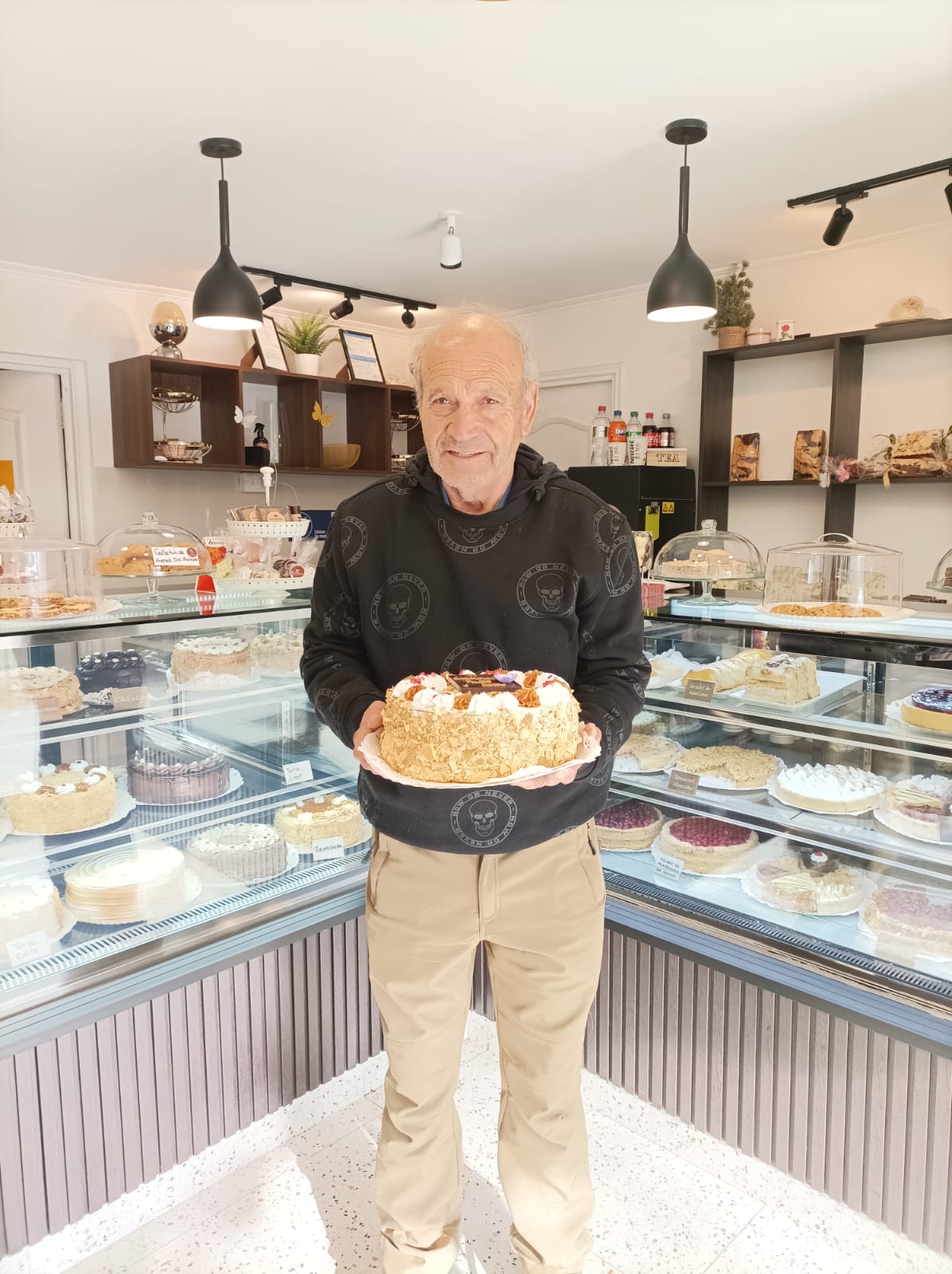 Quinta ganadora de la torta Aniversario de Radio Ñuble.