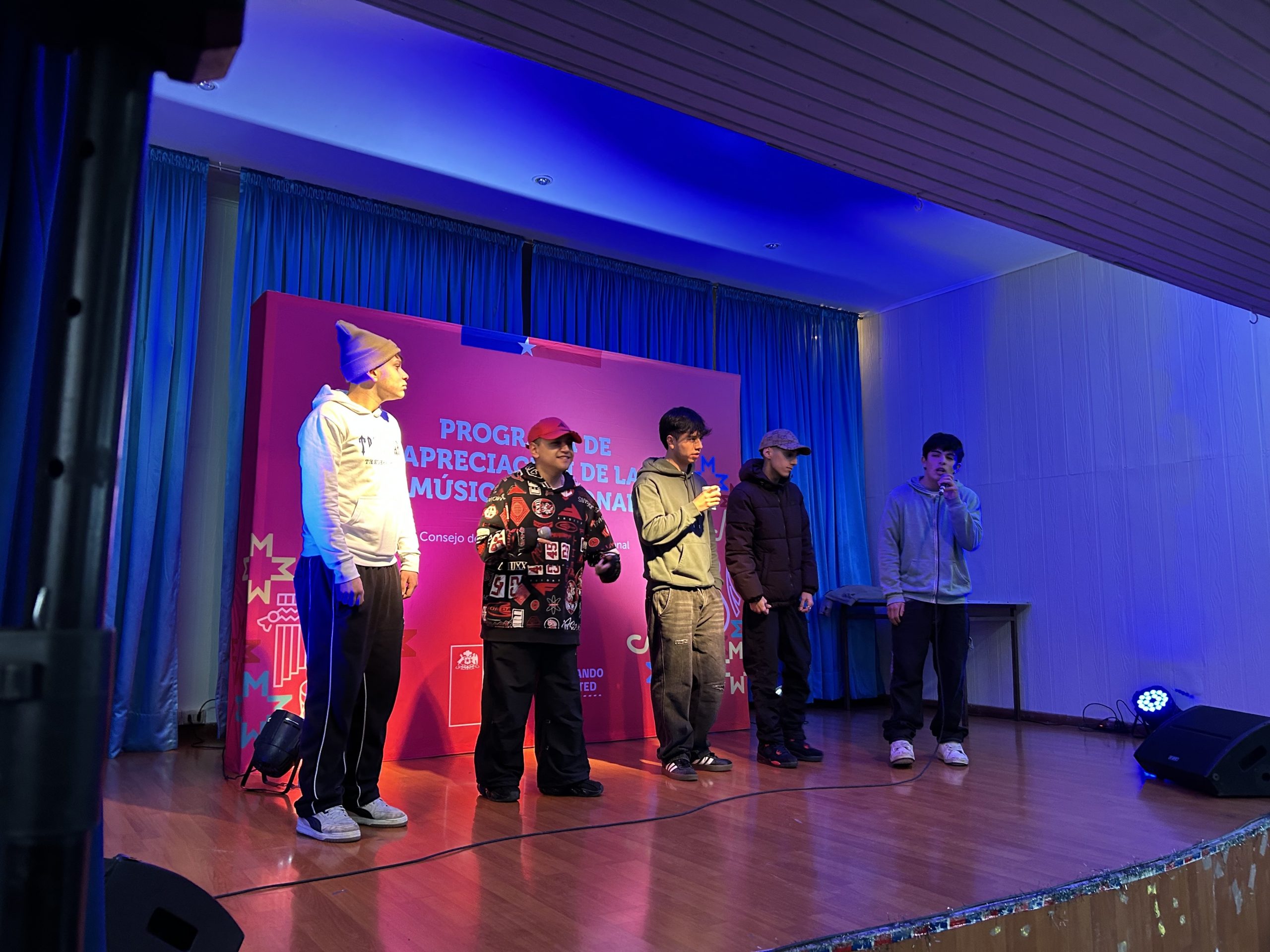Programa de Apreciación de la Música Nacional llevó el freestyle menores de residencias de El Carmen
