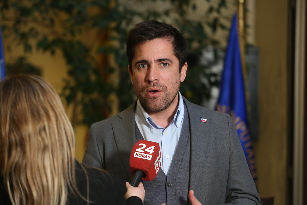 Diputado Martínez respalda proyecto de ley que facilita creación de nuevos colegios particulares subvencionados ante escasez de matrículas.