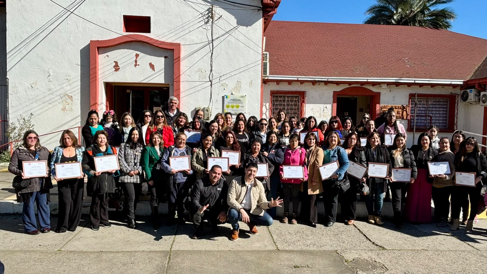 Mujeres jefas de hogar de Quillón culminan programa de autonomía económica.