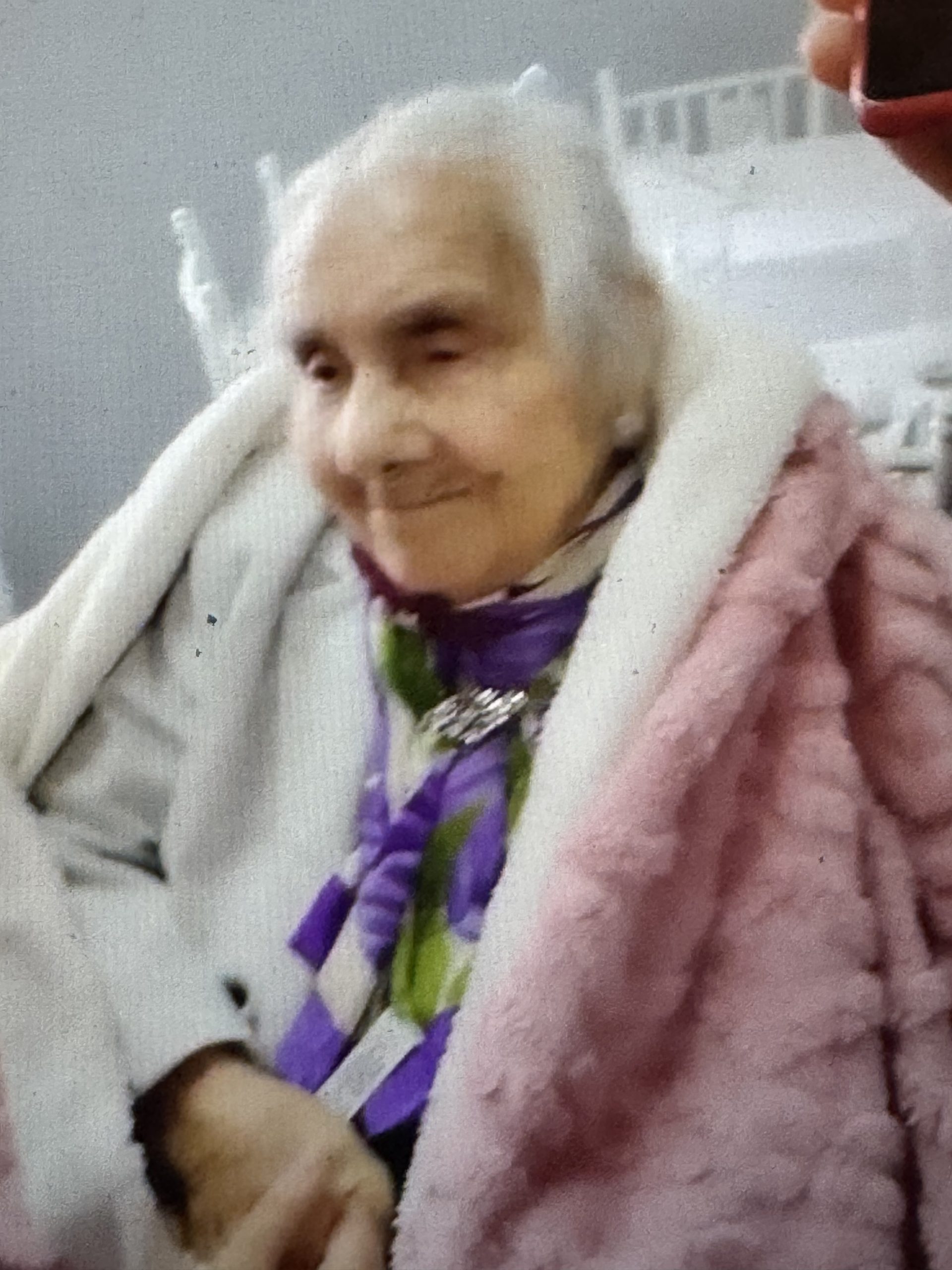 Los 100 años de la Sra Albertina Jara rodeada del amor de su familia.