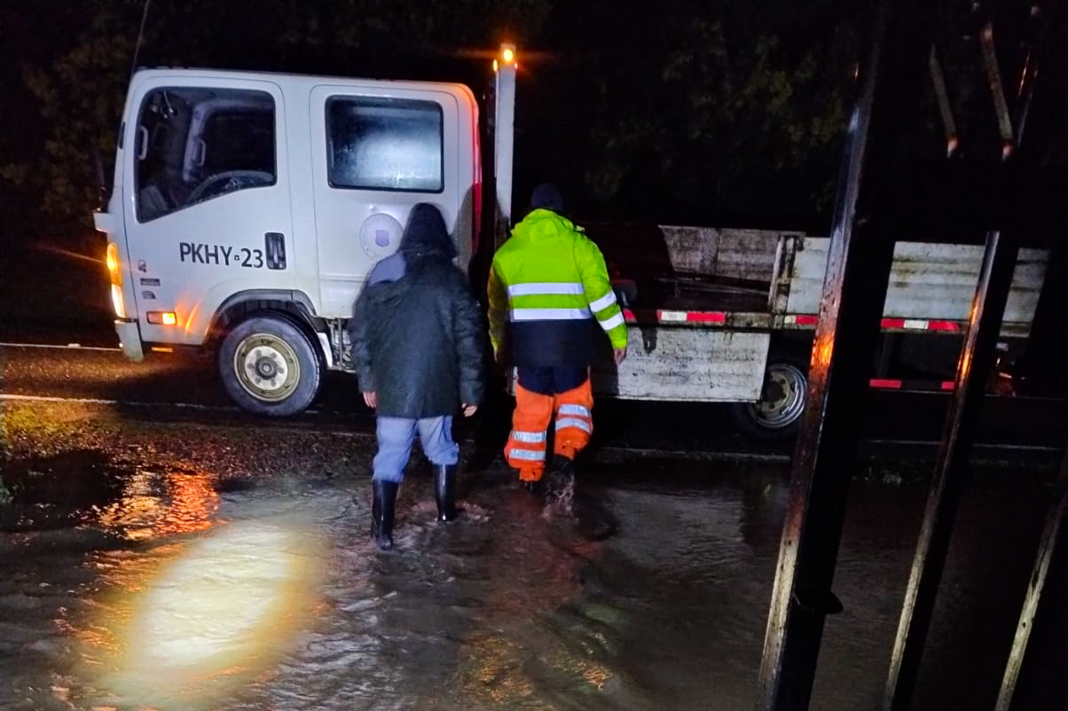 Sistema frontal deja 14 viviendas afectadas y obliga evacuación preventiva de cuatro personas en San Carlos