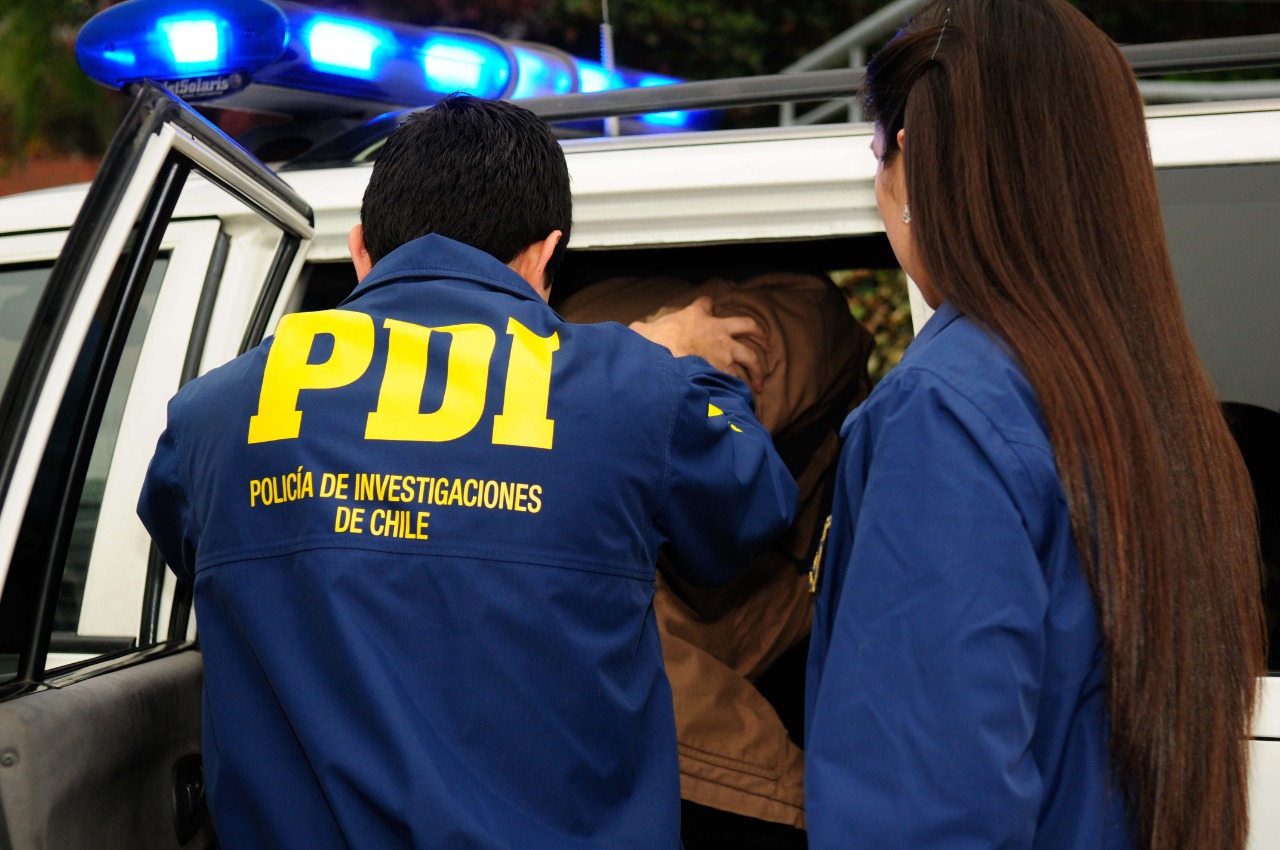 PDI detiene en Chillán a hombre que estaba en el Registro Nacional de Prófugos de la Justicia.