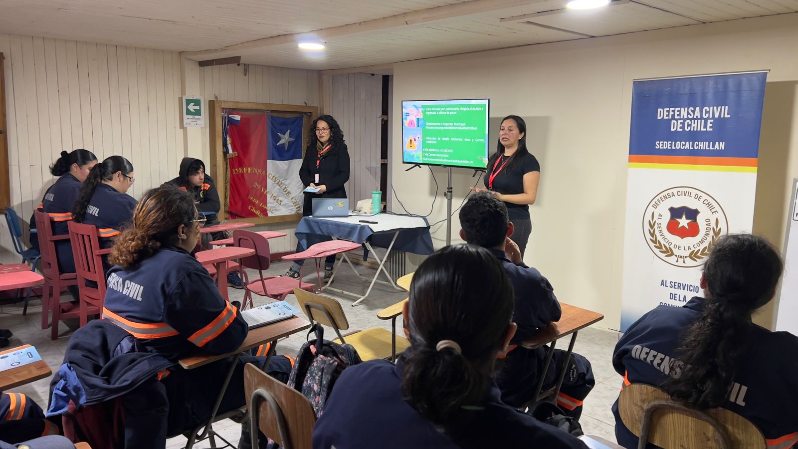 Municipio capacitó a voluntarios de la Defensa Civil sobre ordenanza de aseo.