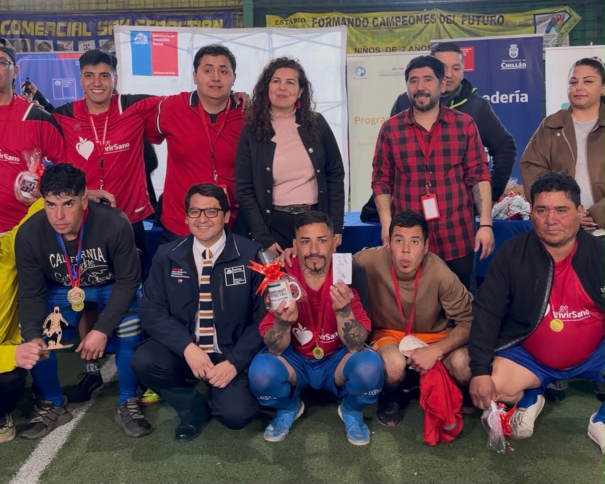Tercer Campeonato de Fútbol Calle reunió a participantes de distintos albergues de Chillán.