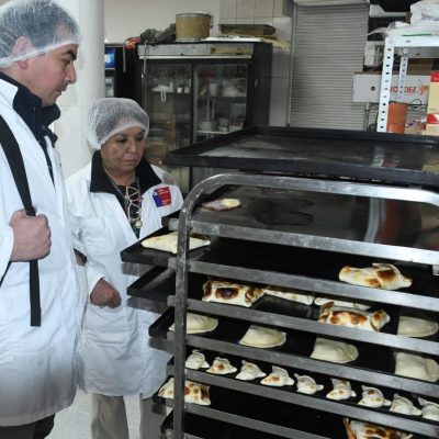 Autoridad Sanitaria intensifica fiscalizaciones a fábricas de empanadas y botillerías.