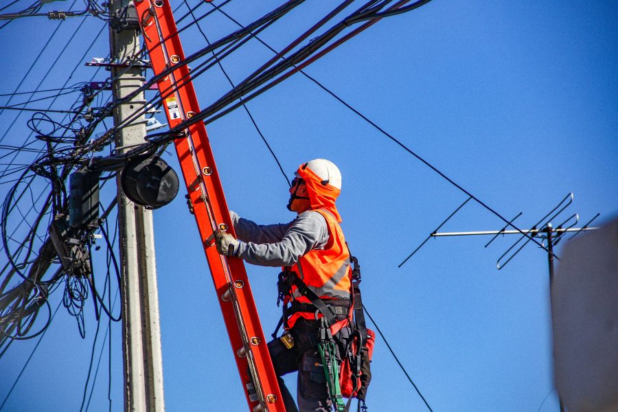 San Carlos inicia implementación de la Ley “Chao Cables” con más de 300 puntos críticos a intervenir