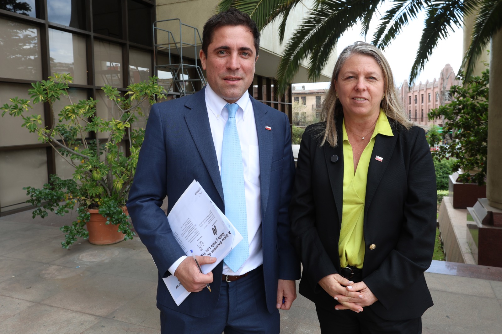 Diputado Martínez se reúne con subsecretaria de Turismo tras incendio del Hotel Alto Nevados.