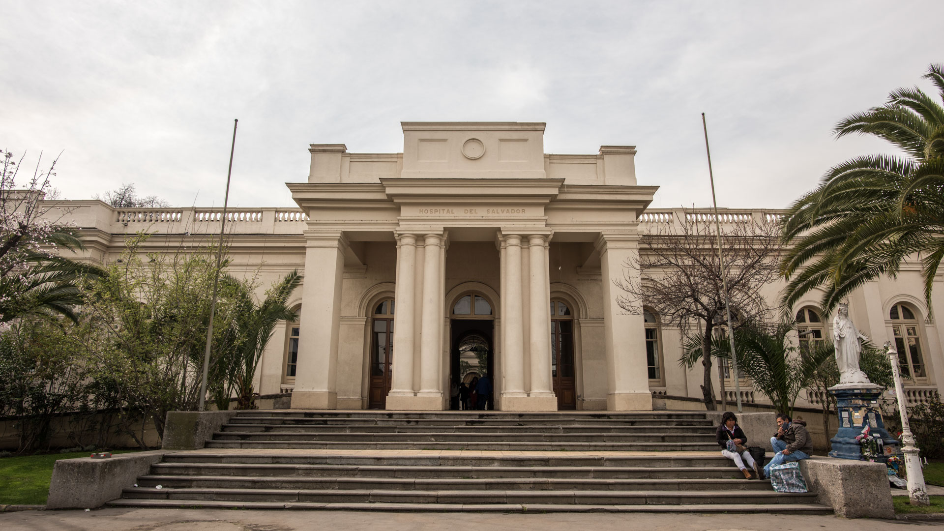 Contraloria formula cargos a directora (s) del Hospital  del Salvador