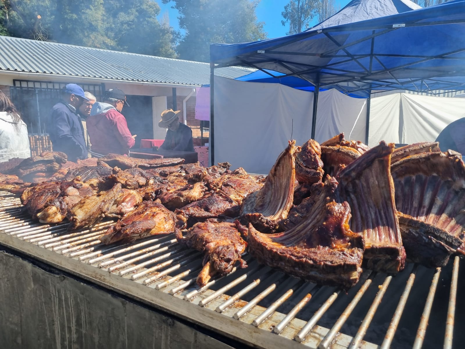 Feria del Chicharrón reunió a cientos de visitantes en Quinchamalí